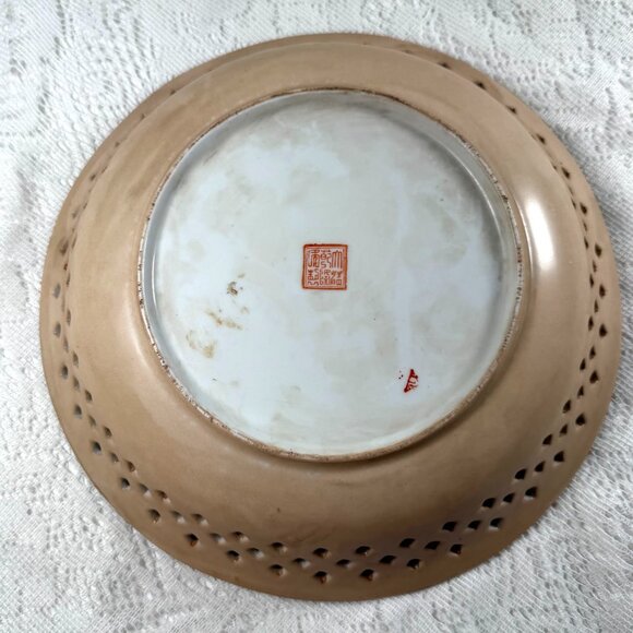 Chinese Reticulated Imari Style Bowl –Hand Painted, Floral & Vase, Qianlong Mark - Picture 6 of 7